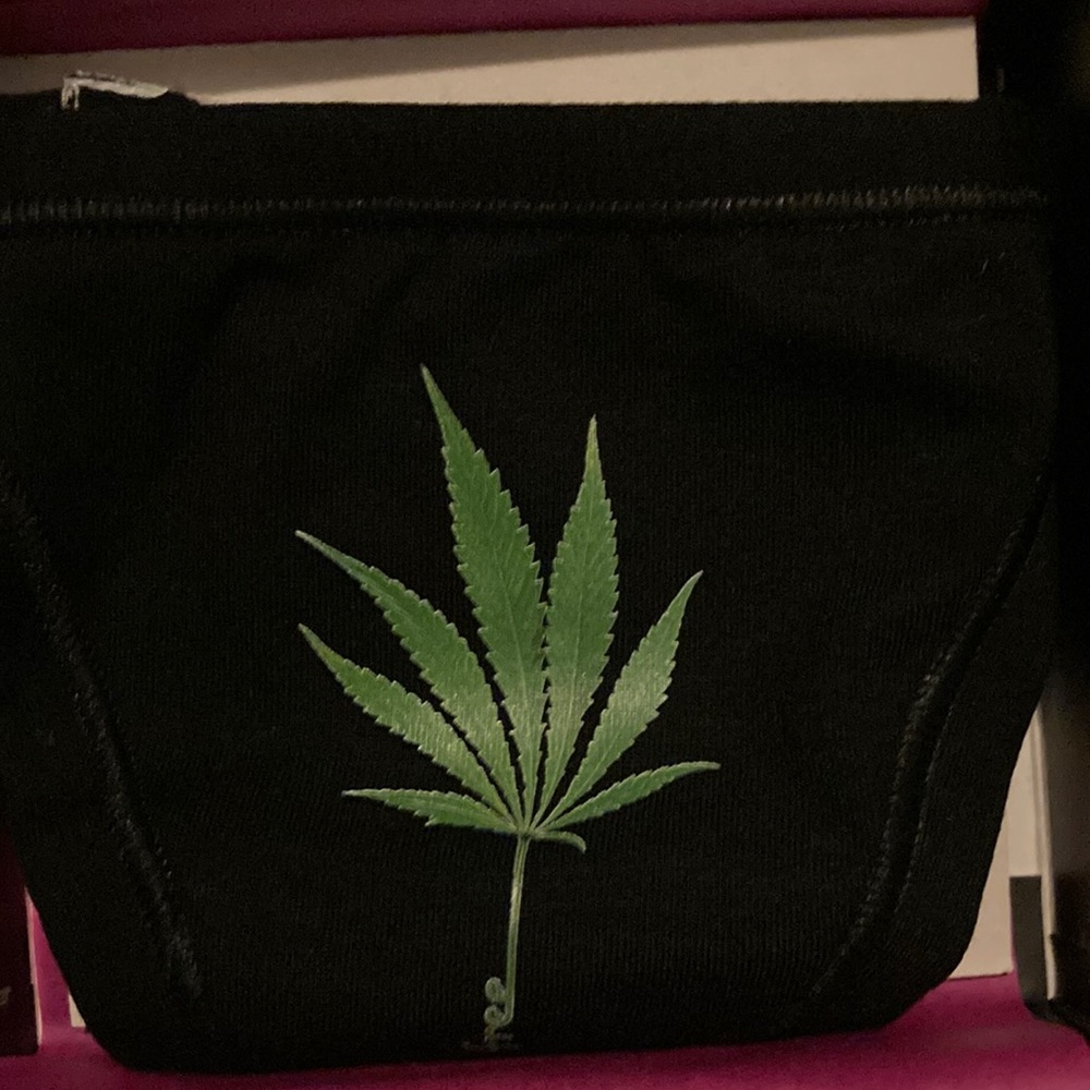 Cannabefree super cute micro g-string. made in Italy. fits a small